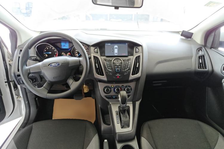 Used Ford Focus 2012 Hatchback 1.6L Automatic Comfort Model Center Console