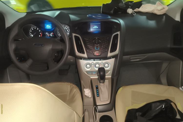 Used Ford Focus 2012 Sedan 1.6L Automatic Comfort Model Center Console
