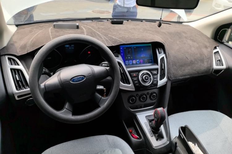 Used Ford Focus 2012 Hatchback 1.6L Automatic Comfort Model Center Console