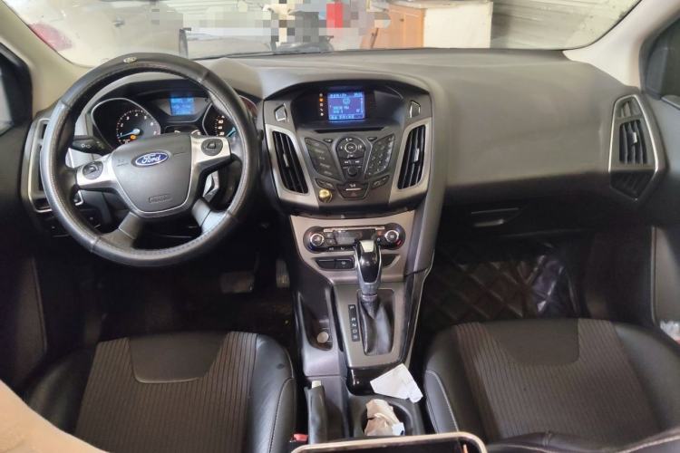 Used Ford Focus 2012 Sedan 1.6L Automatic Fashion Edition Center Console