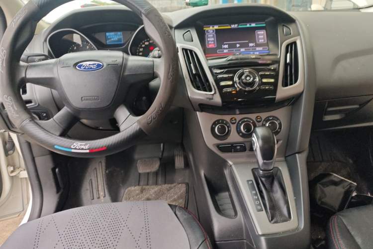 Used Ford Focus 2012 Hatchback 1.6L Automatic Comfort Model Center Console