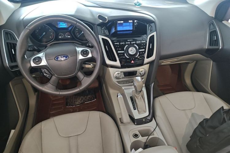 Used Ford Focus 2012 Sedan 1.6L Automatic Prestige Model Center Console