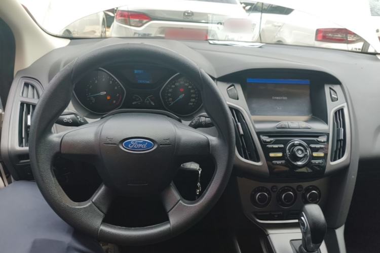 Used Ford Focus 2012 Hatchback 1.6L Automatic Comfort Model Center Console
