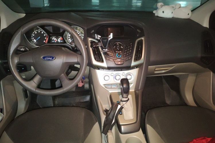 Used Ford Focus 2012 Sedan 1.6L Automatic Comfort Model Center Console