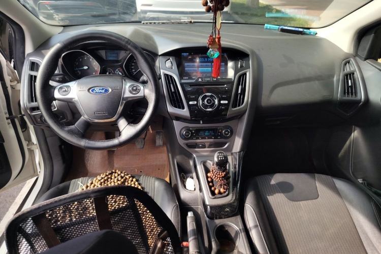 Used Ford Focus 2012 Hatchback 1.6L Manual Fashion Edition Center Console