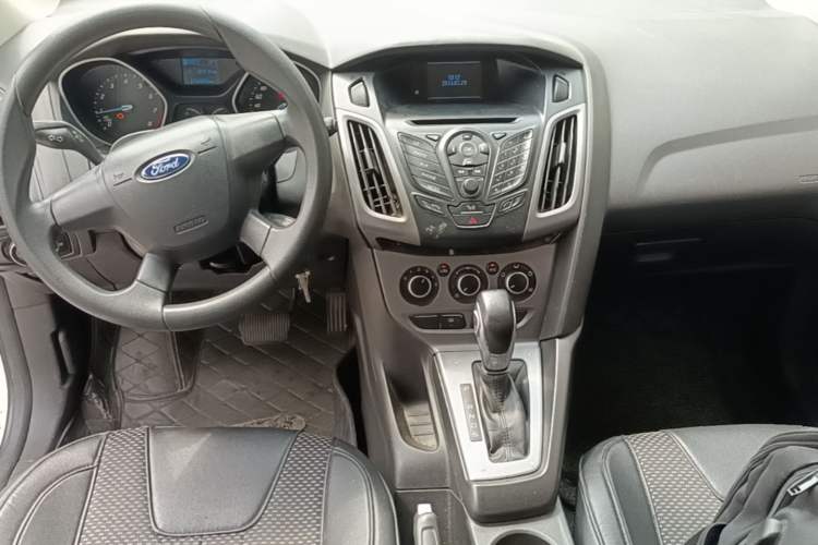 Used Ford Focus 2012 Hatchback 1.6L Automatic Comfort Model Center Console