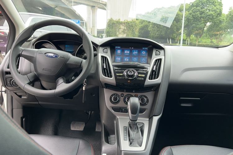 Used Ford Focus 2012 Hatchback 1.6L Automatic Comfort Model Center Console