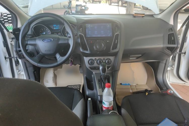 Used Ford Focus 2012 Hatchback 1.6L Automatic Comfort Model Center Console