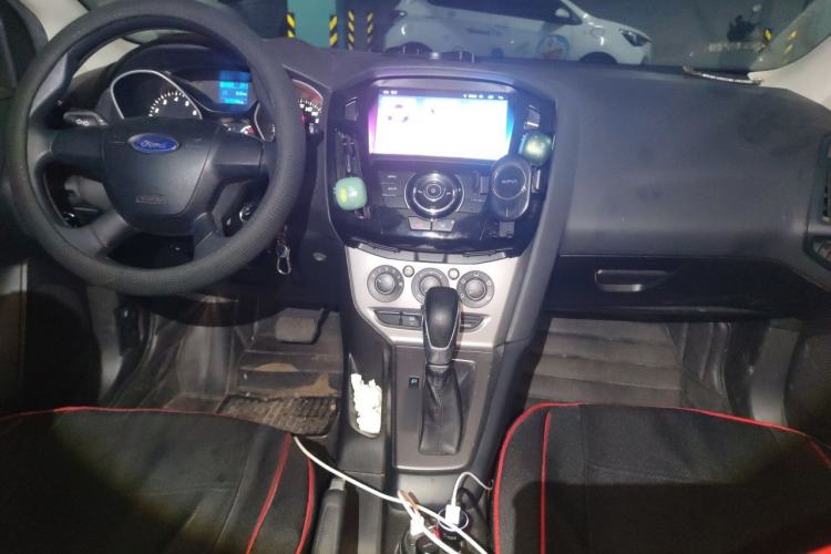 Used Ford Focus 2012 Hatchback 1.6L Automatic Comfort Model Center Console