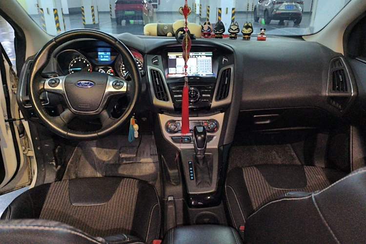 Used Ford Focus 2012 Hatchback 1.6L Automatic Fashion Edition Center Console