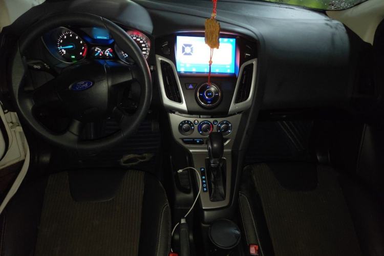 Used Ford Focus 2012 Hatchback 1.6L Automatic Comfort Model Center Console