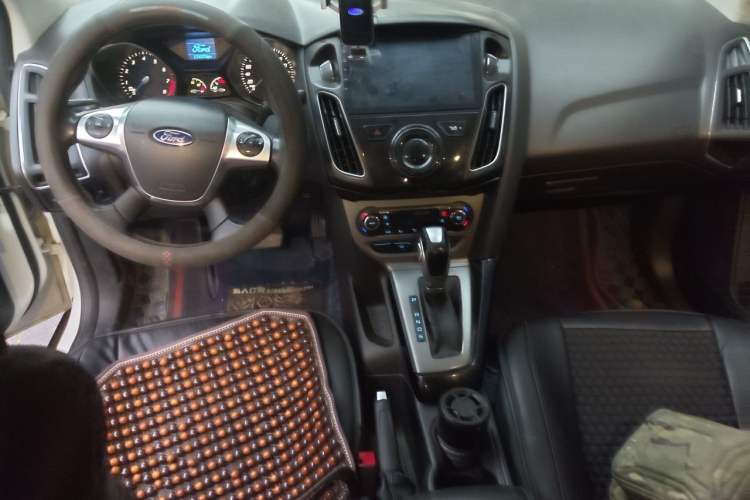 Used Ford Focus 2012 Sedan 1.6L Automatic Fashion Edition Center Console