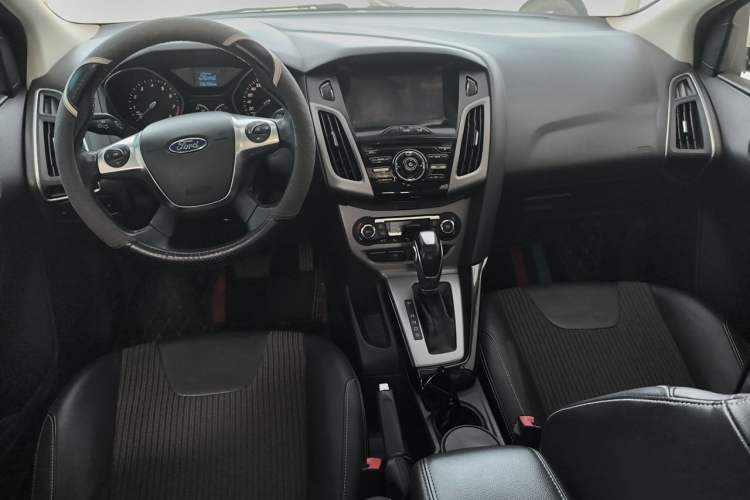 Used Ford Focus 2012 Sedan 1.6L Automatic Fashion Edition Center Console