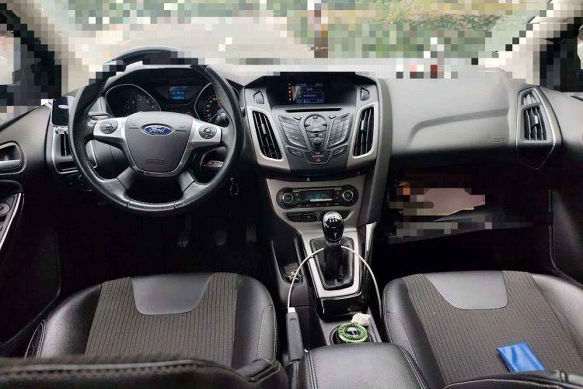 Used Ford Focus 2012 Sedan 1.6L Manual Fashion Edition Center Console