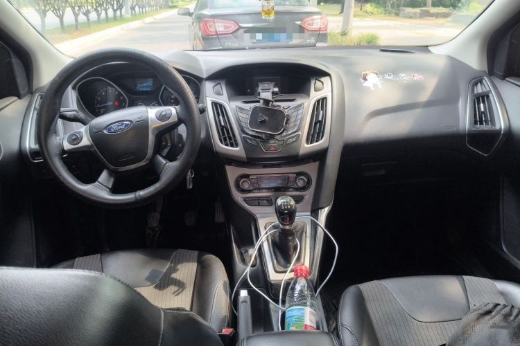 Used Ford Focus 2012 Hatchback 1.6L Manual Fashion Edition Center Console