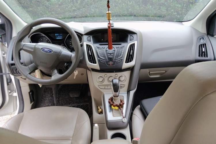 Used Ford Focus 2012 Sedan 1.6L Automatic Comfort Model Center Console