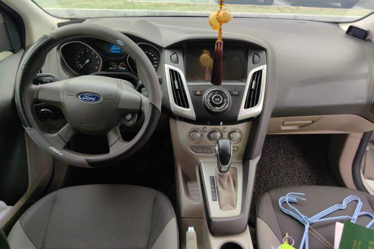 Used Ford Focus 2012 Sedan 1.6L Automatic Comfort Model Center Console