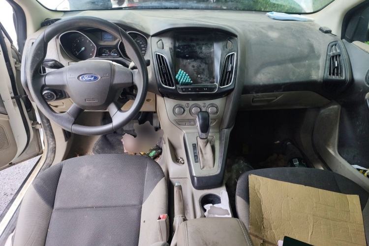 Used Ford Focus 2012 Sedan 1.6L Automatic Comfort Model Center Console