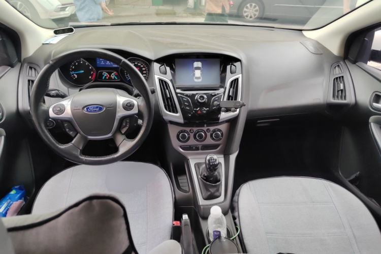 Used Ford Focus 2012 Hatchback 1.6L Manual Comfort Model Center Console