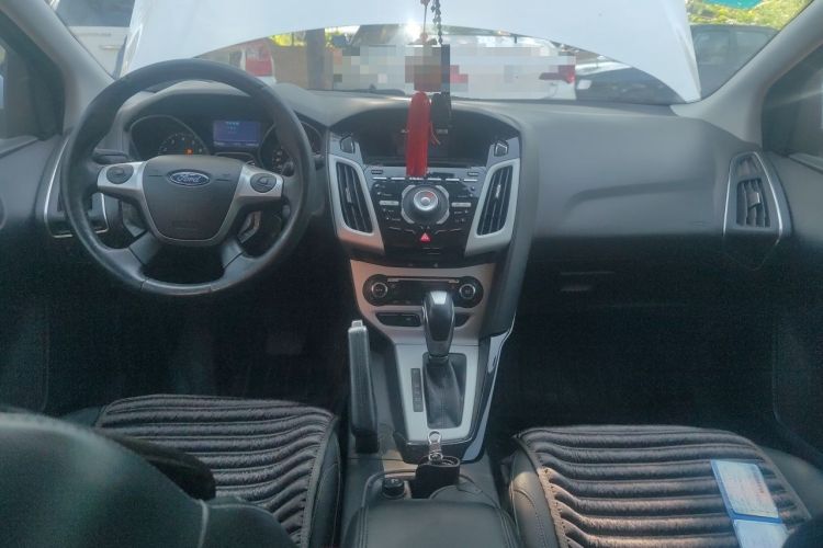 Used Ford Focus 2012 Hatchback 2.0L Automatic Luxury Sport Model Center Console