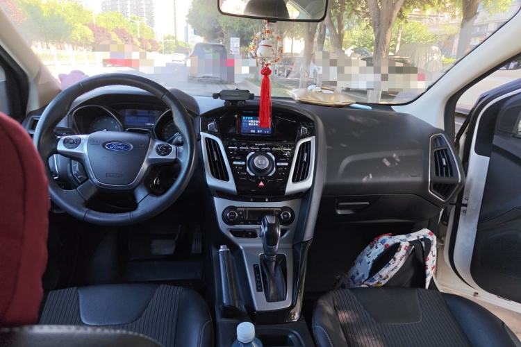 Used Ford Focus 2012 Hatchback 2.0L Automatic Luxury Sport Model Center Console