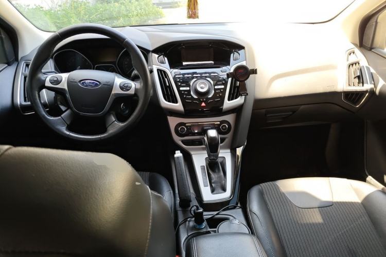 Used Ford Focus 2012 Hatchback 2.0L Automatic Luxury Sport Model Center Console