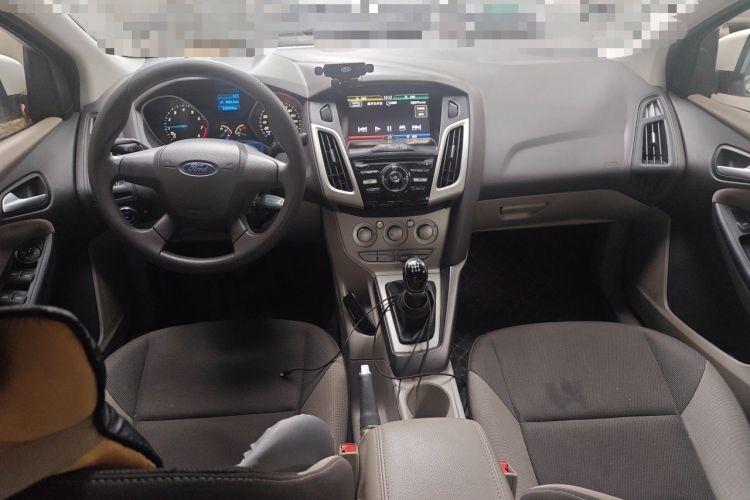 Used Ford Focus 2012 Sedan 1.6L Manual Comfort Model Center Console