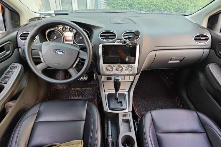 Used Ford Focus 2012 Hatchback Classic 1.8L Automatic Base Model Center Console