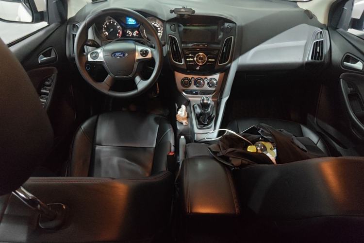 Used Ford Focus 2012 Hatchback 1.6L Manual Comfort Model Center Console