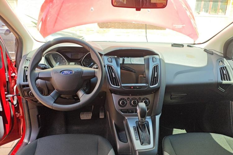 Used Ford Focus 2012 Hatchback 1.6L Automatic Comfort Model Center Console