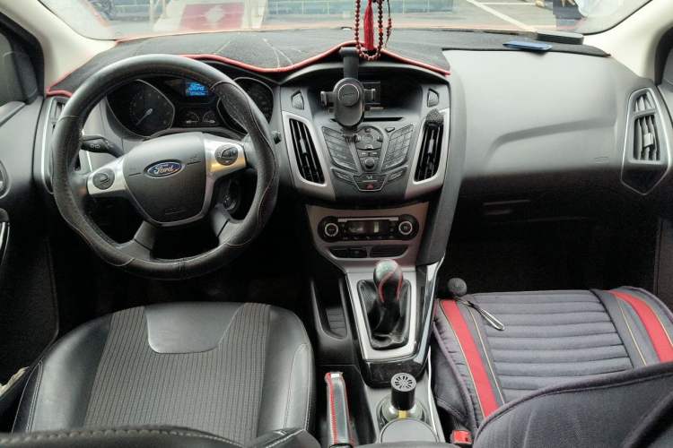 Used Ford Focus 2012 Hatchback 1.6L Manual Fashion Edition Center Console