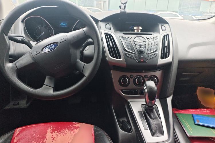 Used Ford Focus 2012 Hatchback 1.6L Automatic Comfort Model Center Console