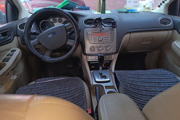Used Ford Focus 2012 Hatchback Classic 1.8L Automatic Fashion Edition Center Console