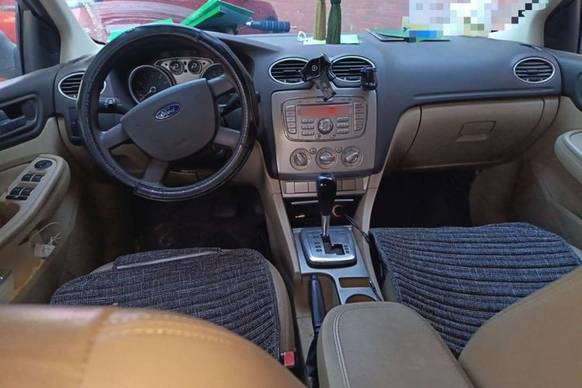 Used Ford Focus 2012 Hatchback Classic 1.8L Automatic Fashion Edition Center Console