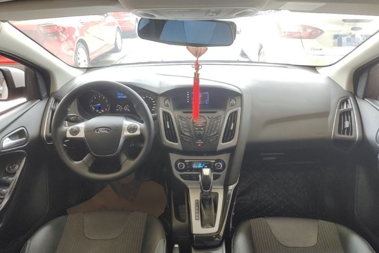 Used Ford Focus 2012 Sedan 1.6L Automatic Fashion Edition Center Console