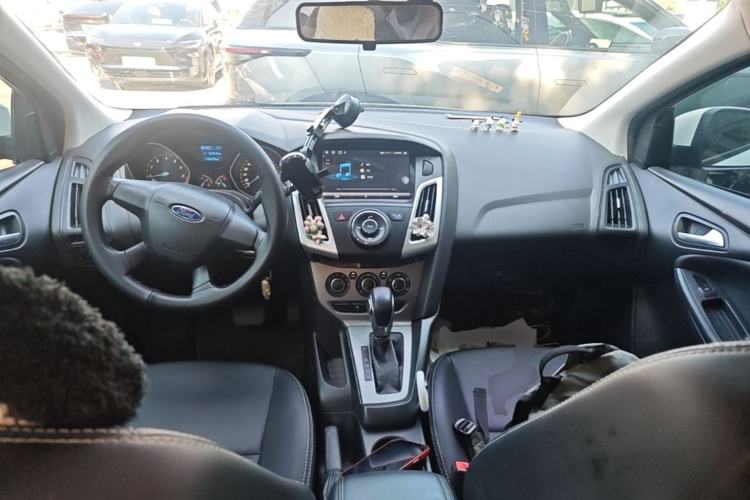 Used Ford Focus 2012 Hatchback 1.6L Automatic Comfort Model Center Console