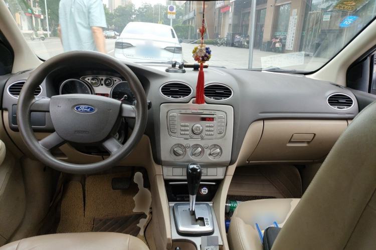 Used Ford Focus 2012 Hatchback Classic 1.8L Automatic Fashion Edition Center Console