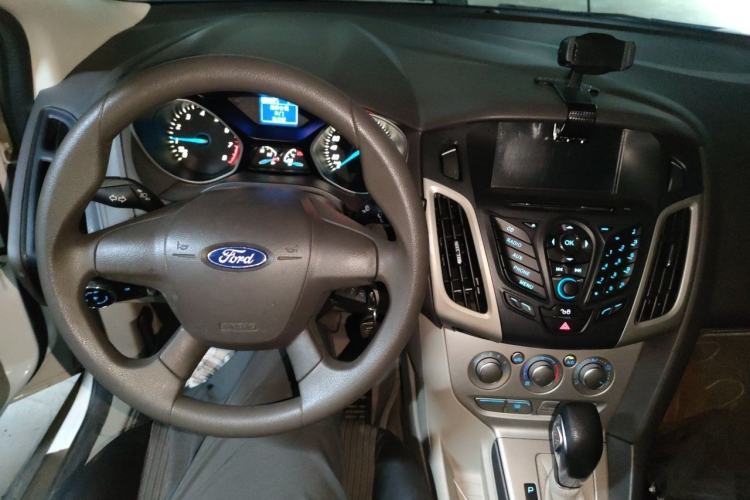 Used Ford Focus 2012 Sedan 1.6L Automatic Comfort Model Center Console