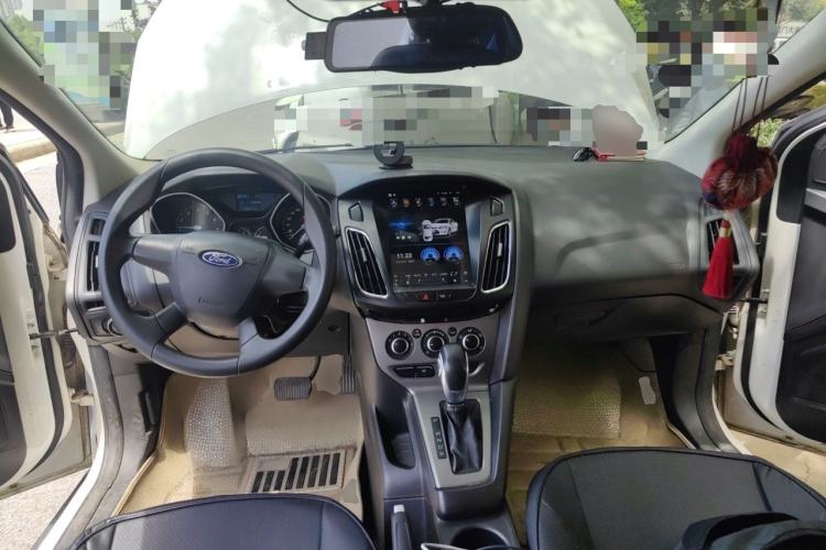 Used Ford Focus 2012 Hatchback 1.6L Automatic Comfort Model Center Console