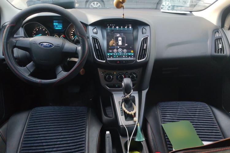 Used Ford Focus 2012 Hatchback 1.6L Automatic Comfort Model Center Console