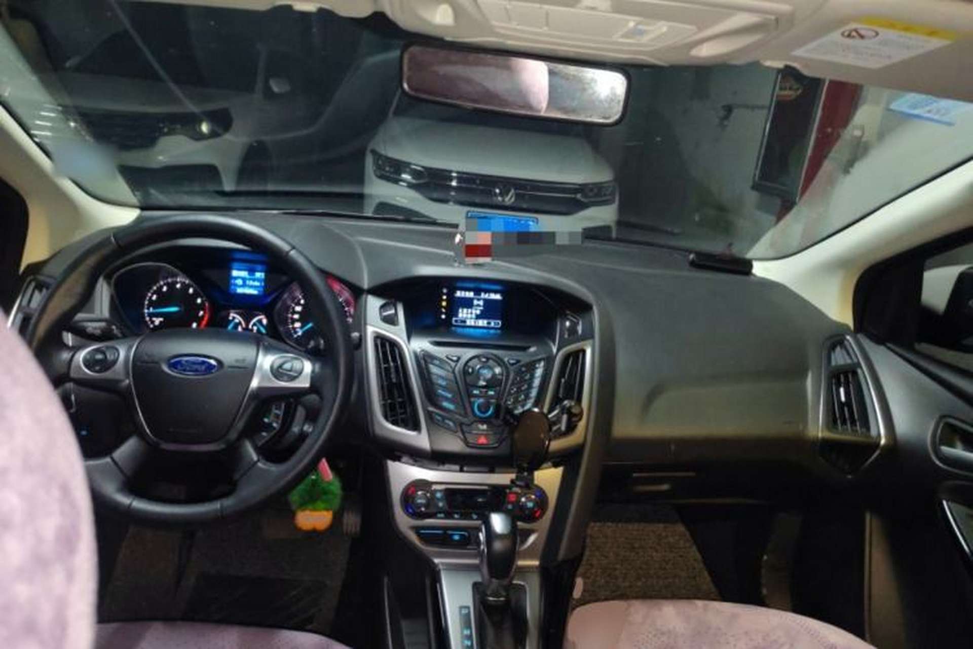Used Ford Focus 2012 Sedan 1.6L Automatic Fashion Edition Center Console