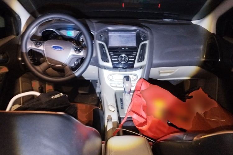 Used Ford Focus 2012 Sedan 1.6L Automatic Fashion Edition Center Console
