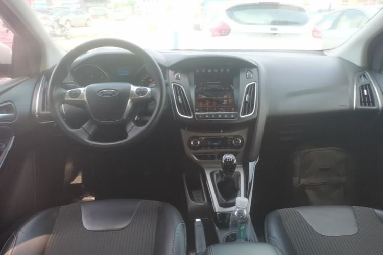 Used Ford Focus 2012 Hatchback 1.6L Manual Fashion Edition Center Console
