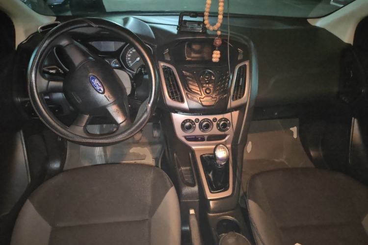 Used Ford Focus 2012 Hatchback 1.6L Manual Comfort Model Center Console