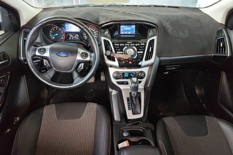 Used Ford Focus 2012 Hatchback 2.0L Automatic Luxury Sport Model Center Console