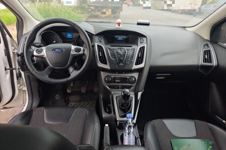 Used Ford Focus 2012 Hatchback 1.6L Manual Fashion Edition Center Console
