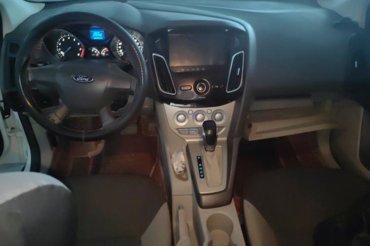 Used Ford Focus 2012 Sedan 1.6L Automatic Comfort Model Center Console