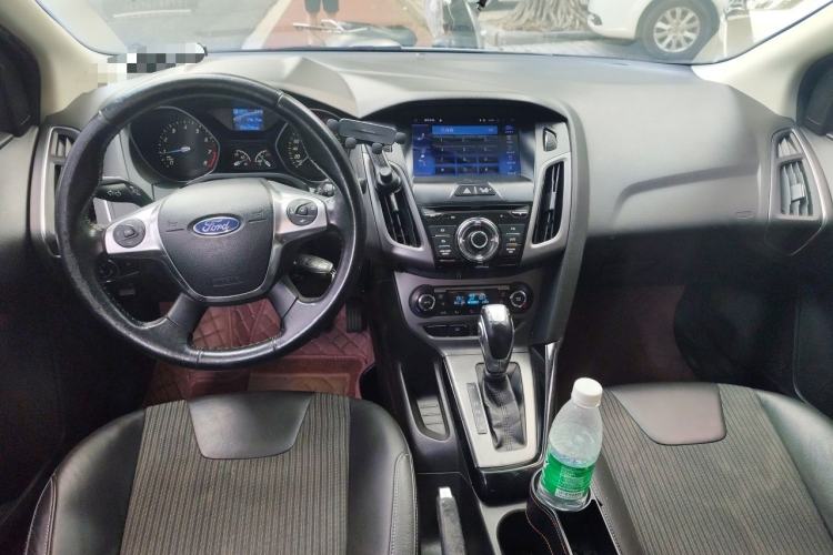 Used Ford Focus 2012 Sedan 1.6L Automatic Fashion Edition Center Console