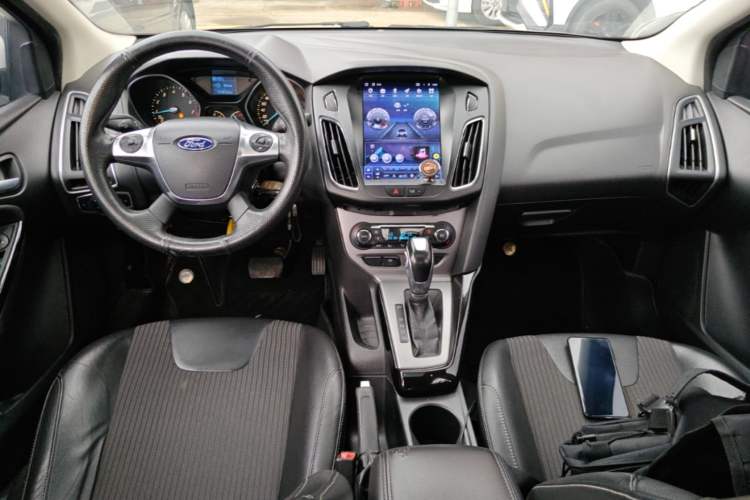 Used Ford Focus 2012 Sedan 1.6L Automatic Fashion Edition Center Console