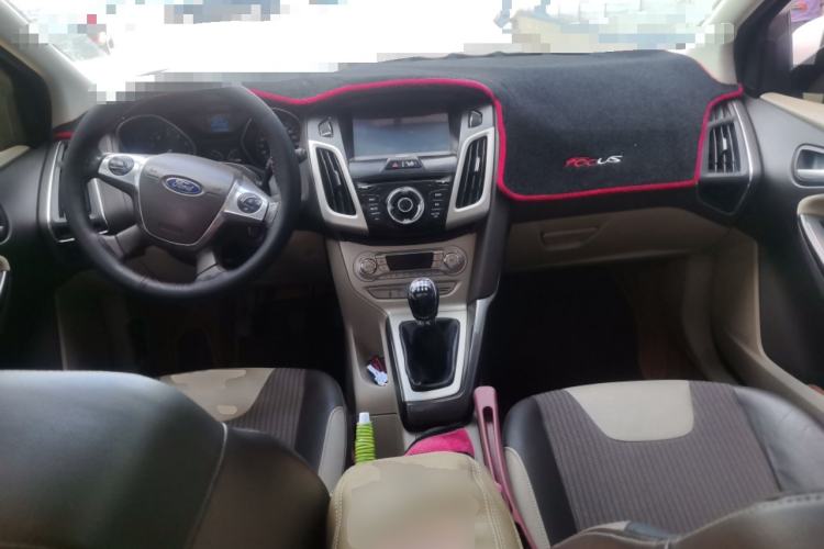 Used Ford Focus 2012 Hatchback 1.6L Manual Fashion Edition Center Console